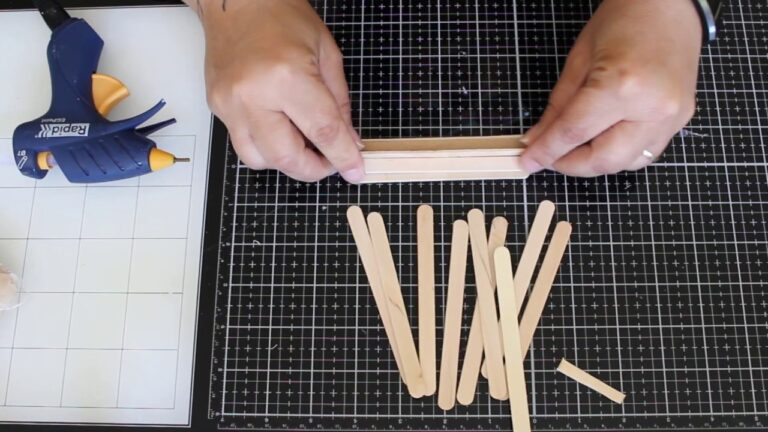 Utiliser des Portes Recycl&eacute;es pour Cr&eacute;er un Tableau de M&eacute;mo Original